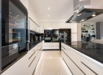 16 fully fitted kitchen