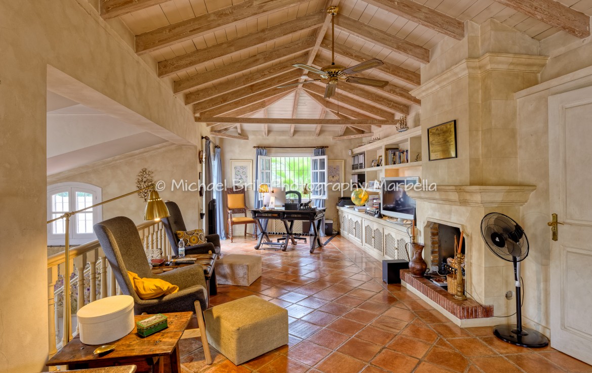 charming villa for rent, private, benahavis, golf, green, quiet, easy access, security, sun, sea, beach, mountain, forest, pets, luxury, rustic, traditional