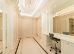 10-10-villa-marbella-prime-walk-in-closet-vanity