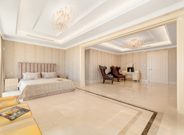 15-villa-marbella-prime-primary-suite-bedroom